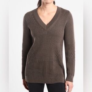 Athleta Teton V-neck sweater in coffee house